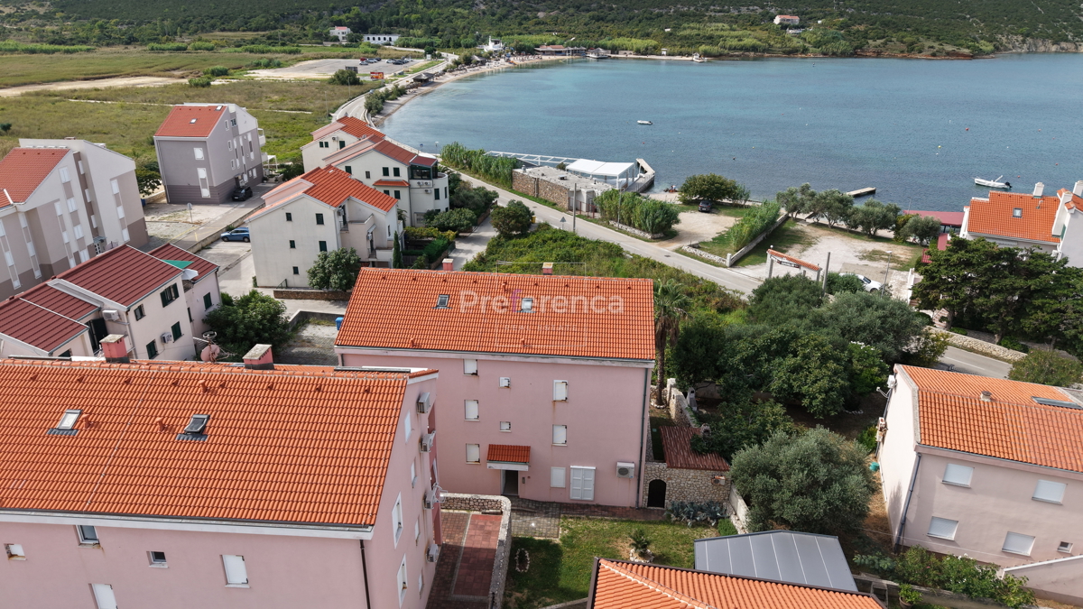 Stara Novalja - dvosobno stanovanje PRVO NADSTROPJE - bližina morja