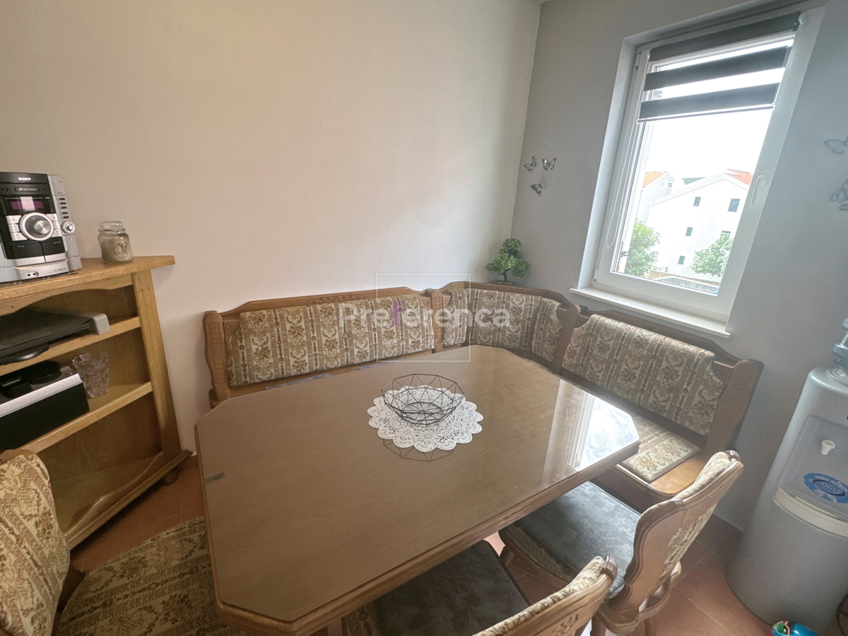 Stara Novalja - dvosobno stanovanje PRVO NADSTROPJE - bližina morja