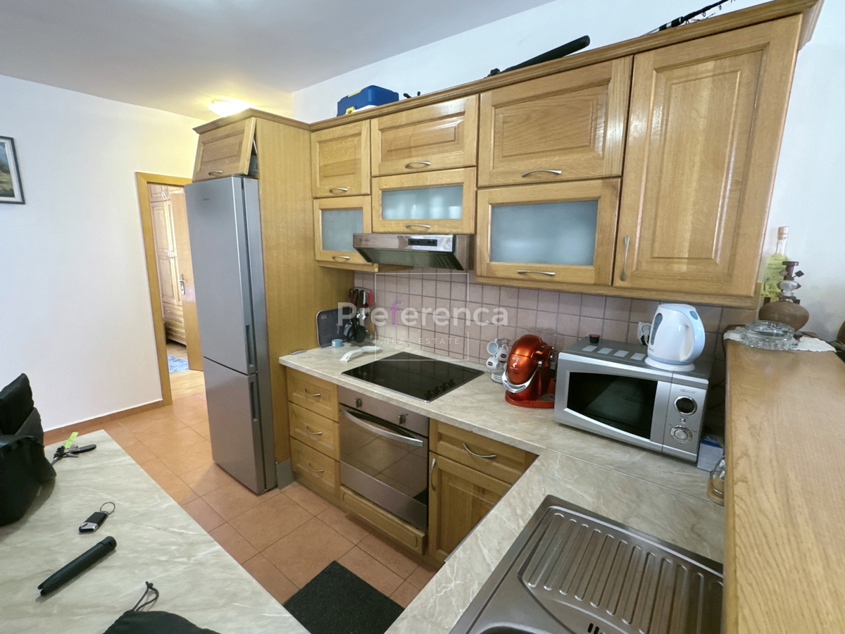 Stara Novalja - dvosobno stanovanje PRVO NADSTROPJE - bližina morja