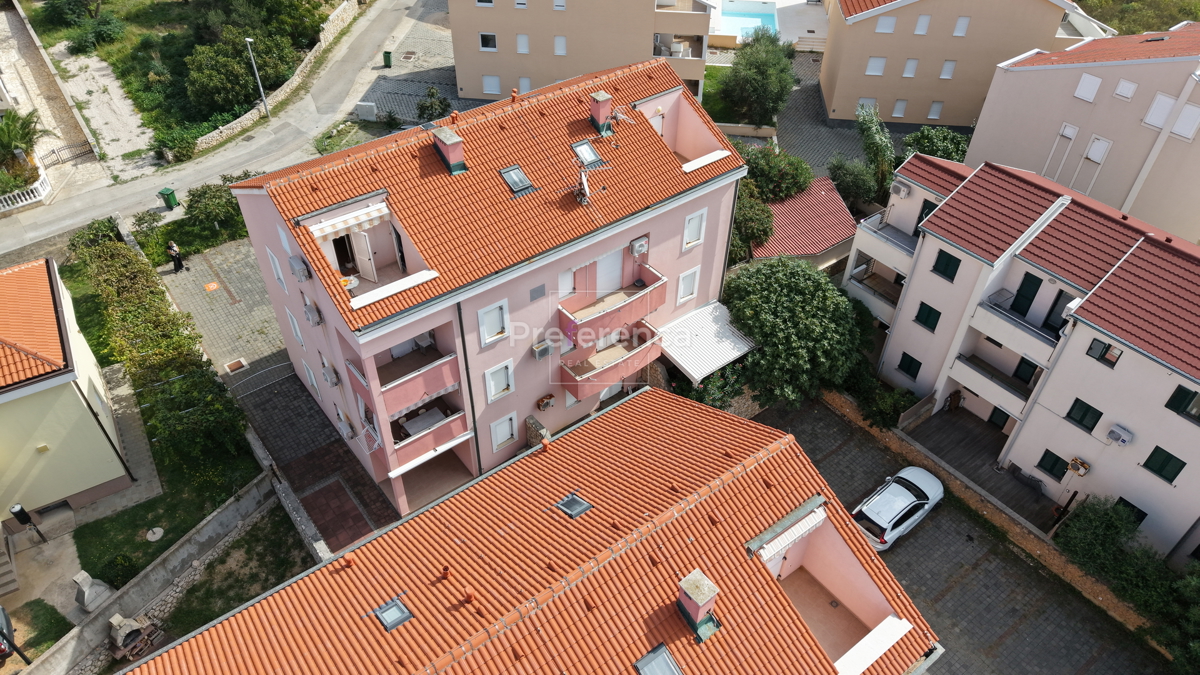 Stara Novalja - dvosobno stanovanje PRVO NADSTROPJE - bližina morja