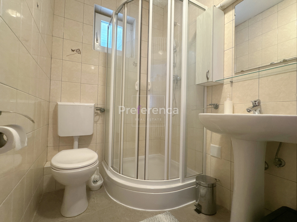 Stara Novalja - dvosobno stanovanje PRVO NADSTROPJE - bližina morja