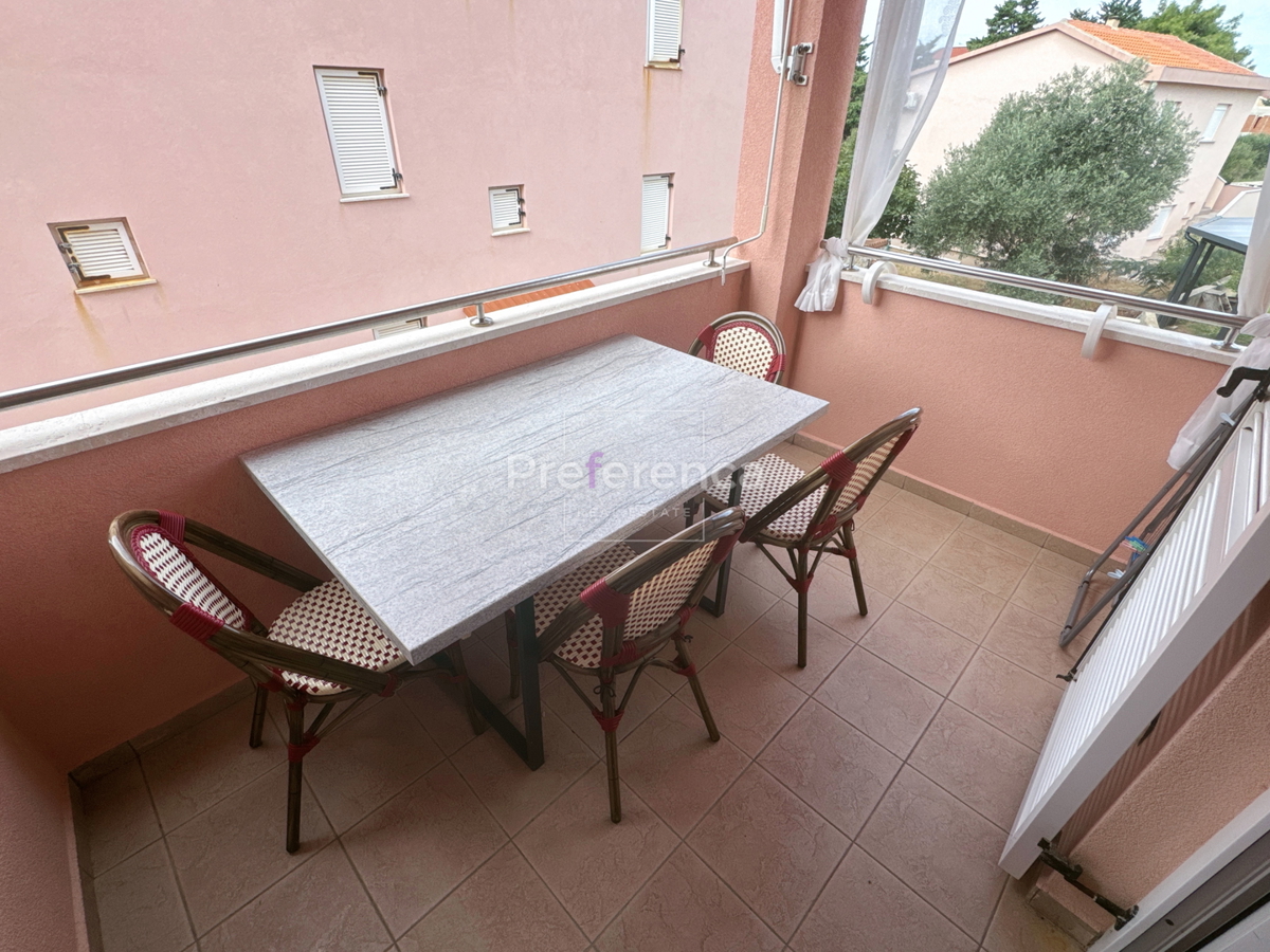 Stara Novalja - dvosobno stanovanje PRVO NADSTROPJE - bližina morja