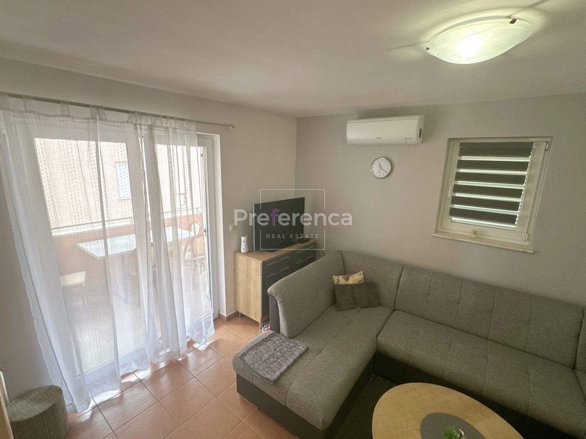 Stara Novalja - dvosobno stanovanje PRVO NADSTROPJE - bližina morja