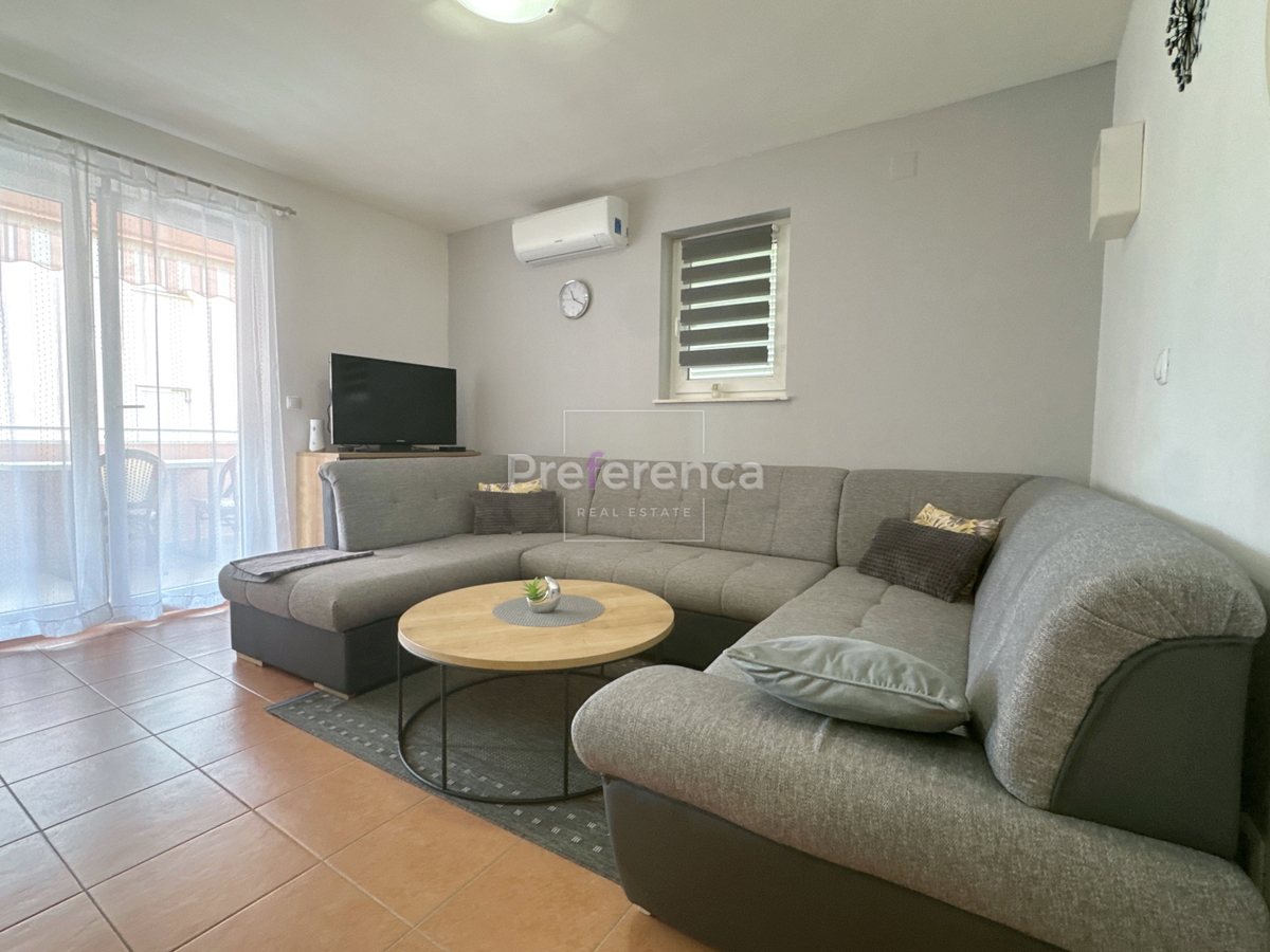 Stara Novalja - dvosobno stanovanje PRVO NADSTROPJE - bližina morja