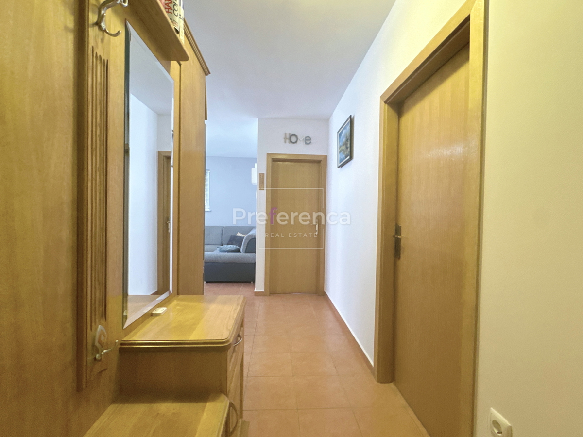 Stara Novalja - dvosobno stanovanje PRVO NADSTROPJE - bližina morja