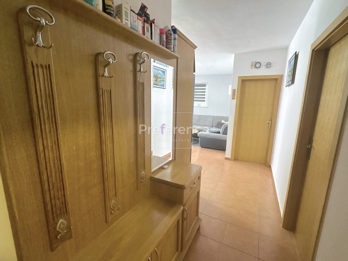 Stara Novalja - dvosobno stanovanje PRVO NADSTROPJE - bližina morja