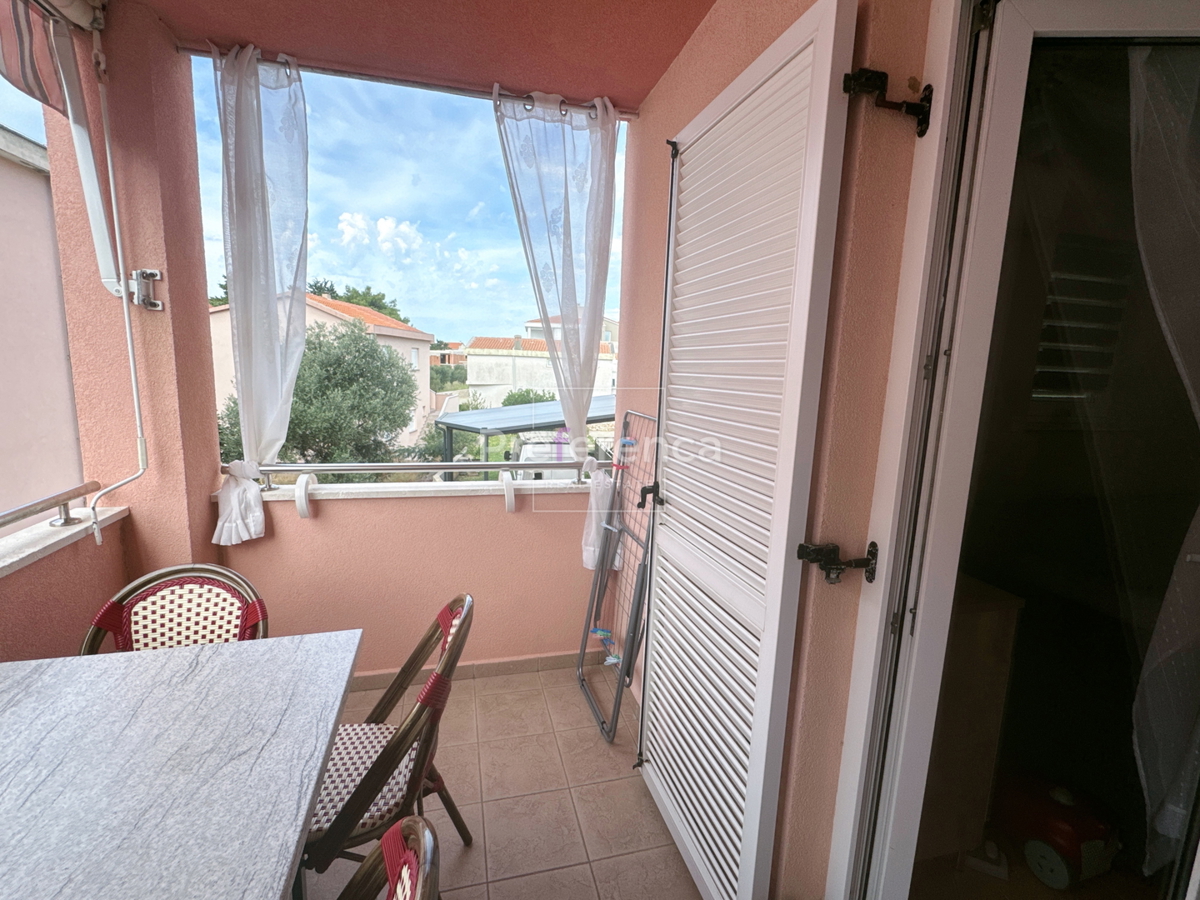 Stara Novalja - dvosobno stanovanje PRVO NADSTROPJE - bližina morja