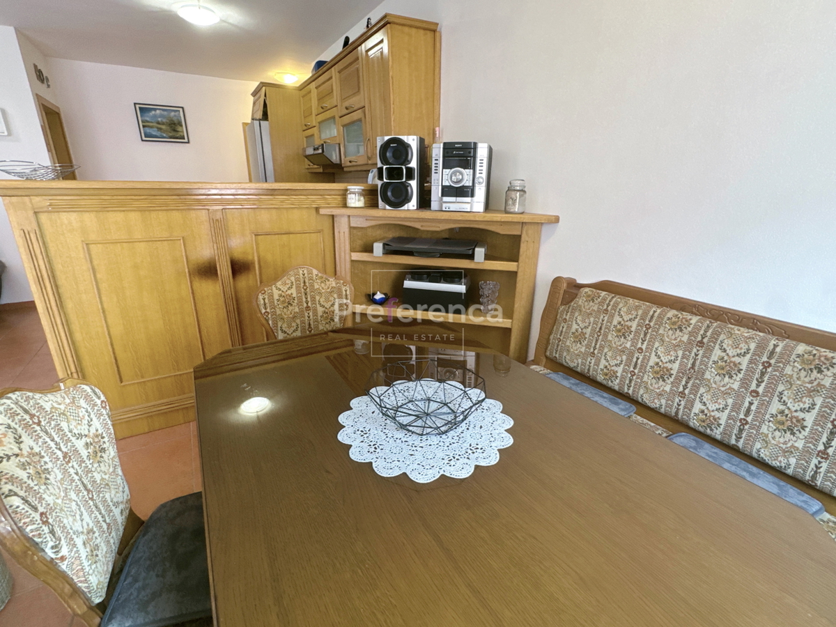 Stara Novalja - dvosobno stanovanje PRVO NADSTROPJE - bližina morja