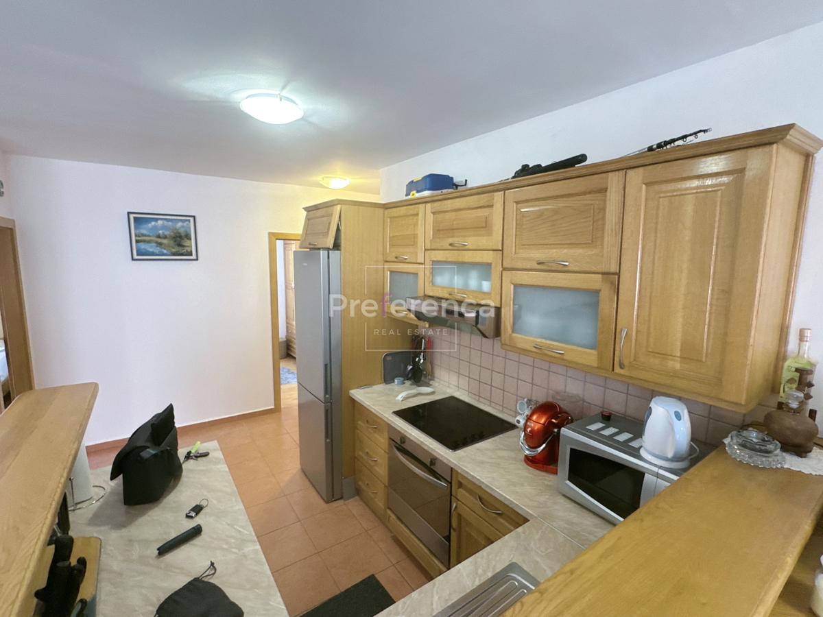 Stara Novalja - dvosobno stanovanje PRVO NADSTROPJE - bližina morja