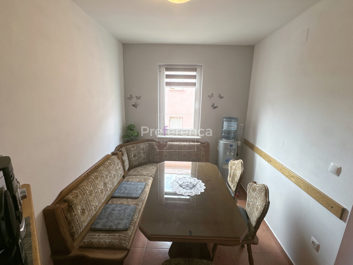 Stara Novalja - dvosobno stanovanje PRVO NADSTROPJE - bližina morja