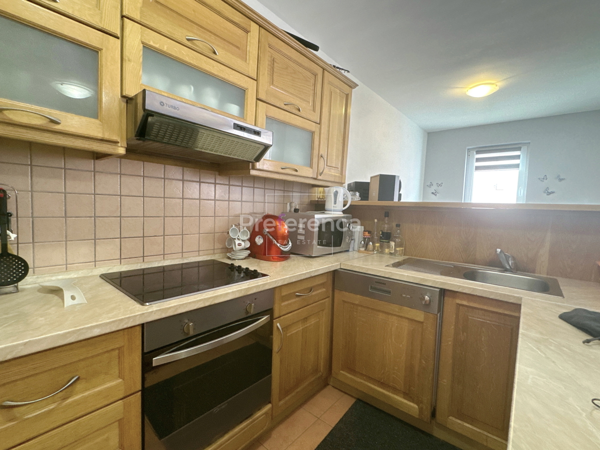 Stara Novalja - dvosobno stanovanje PRVO NADSTROPJE - bližina morja