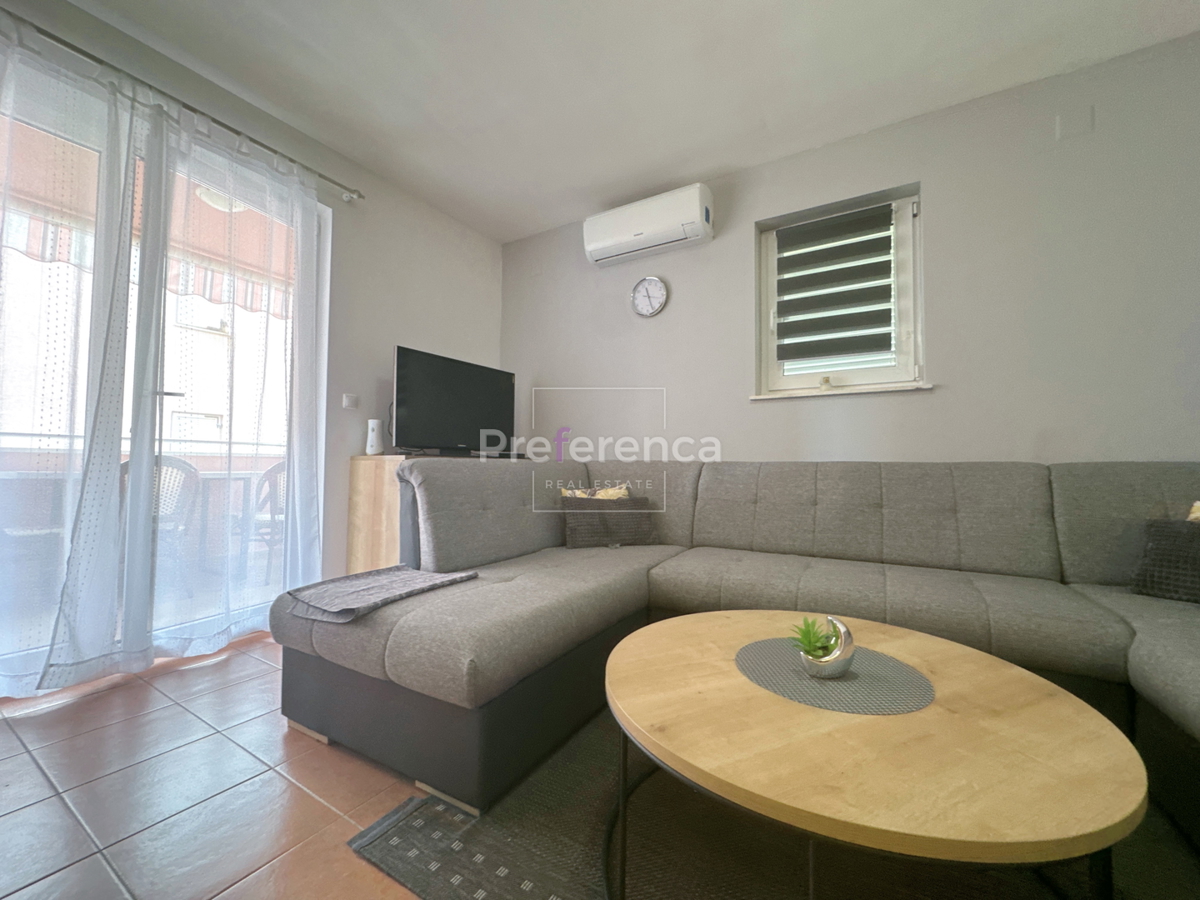 Stara Novalja - dvosobno stanovanje PRVO NADSTROPJE - bližina morja