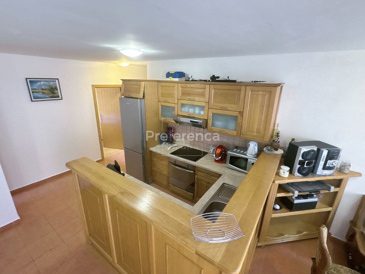 Stara Novalja - dvosobno stanovanje PRVO NADSTROPJE - bližina morja