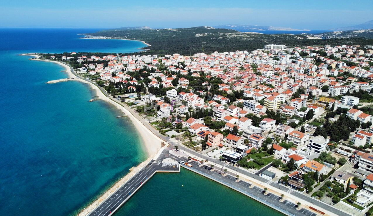 Novalja - dvosobno stanovanje v drugem nadstropju - DRUGI VRSTNI RED OD MORJA