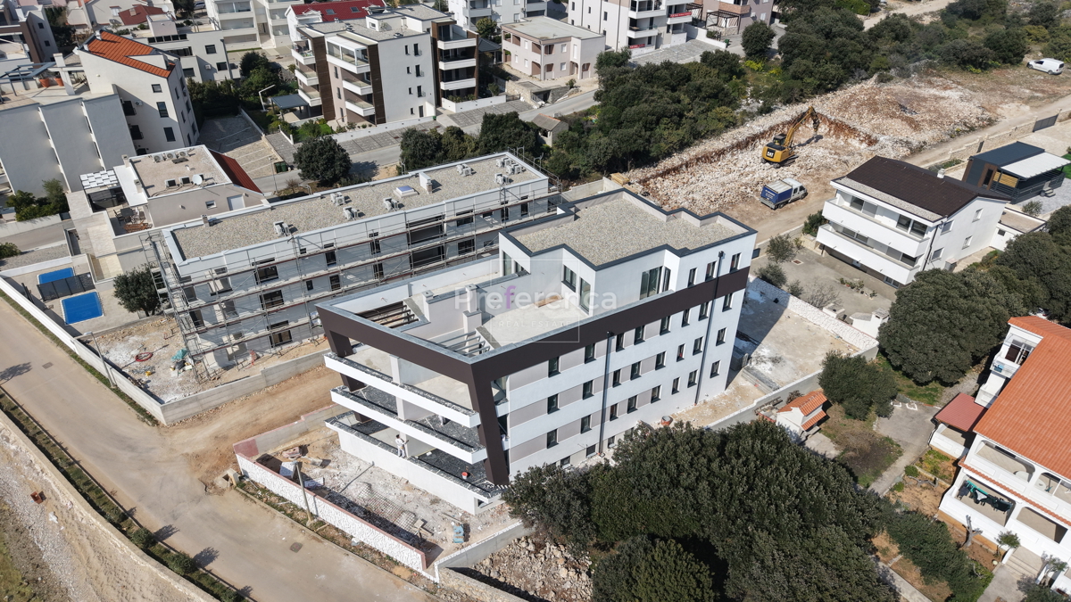 Mandre - dvonadstropno stanovanje z vrtom - PRVA VRSTA