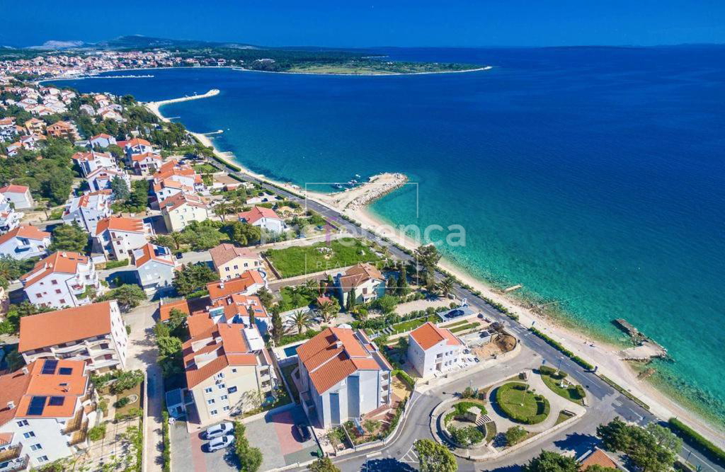 Novalja - vrhunska lokacija - stan s bazenom