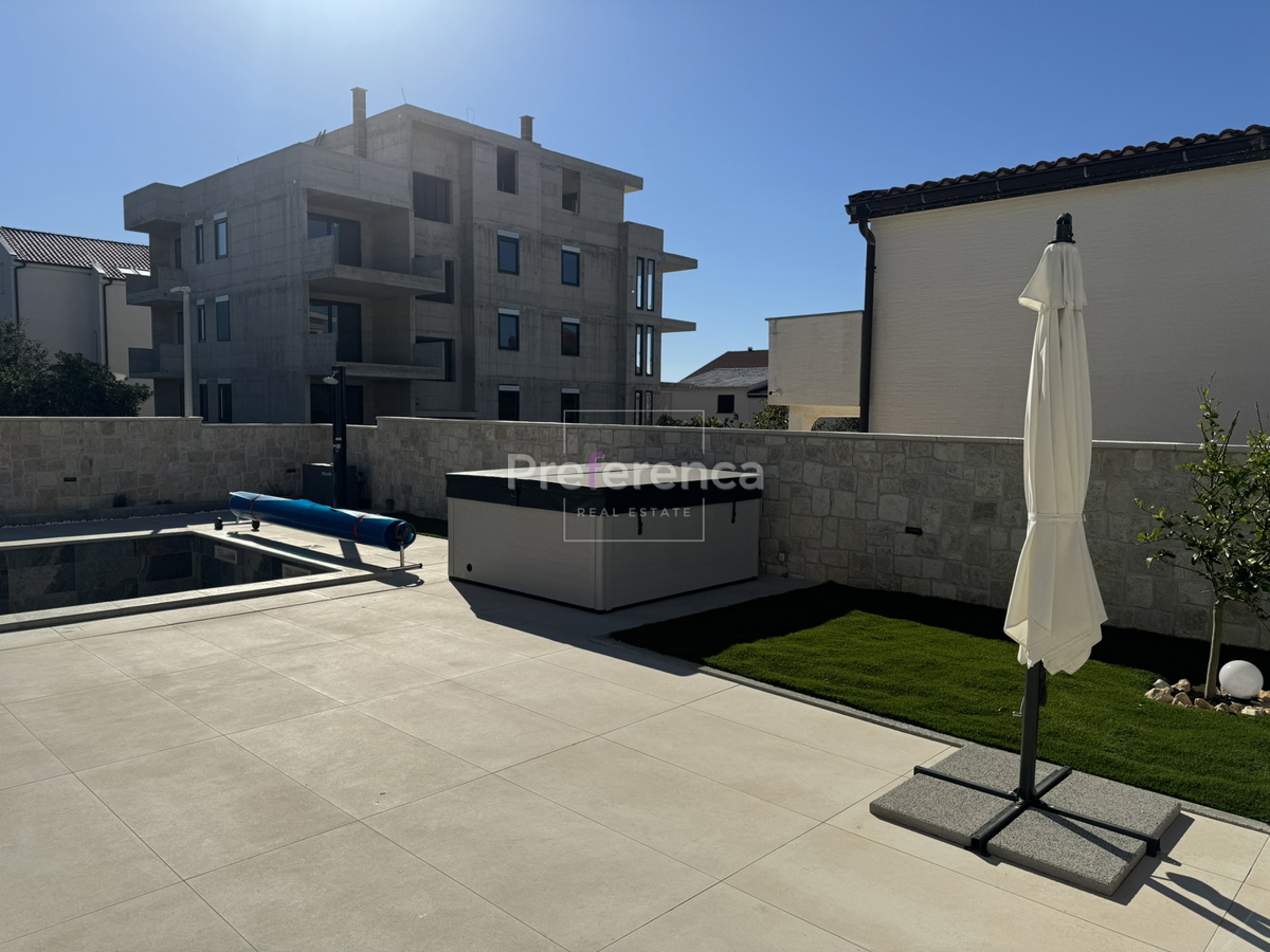 Mandre - luksuzna vila s bazenom