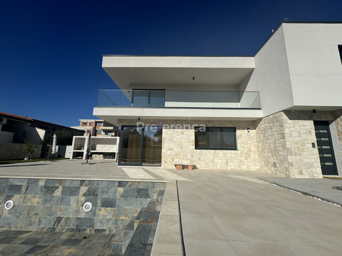 Mandre - luksuzna vila s bazenom