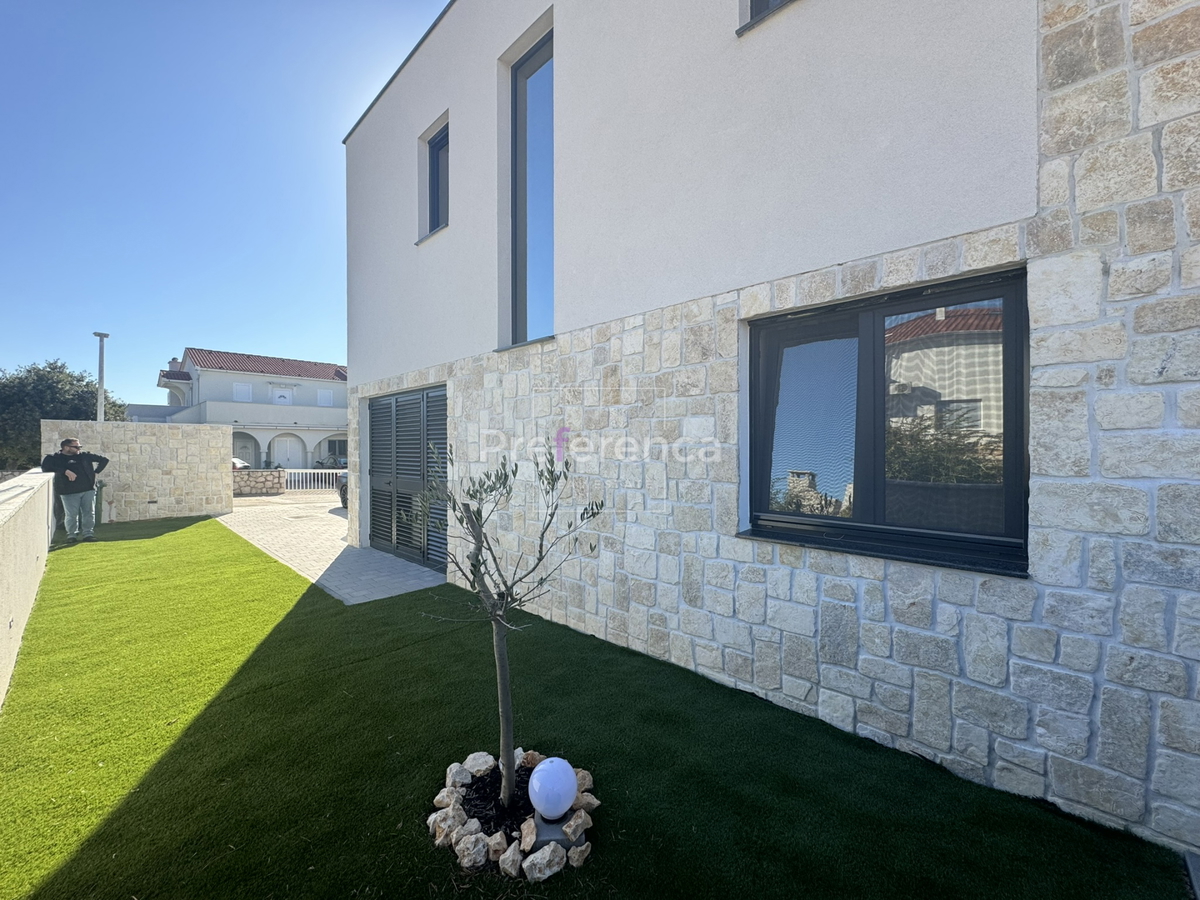 Mandre - luksuzna vila s bazenom