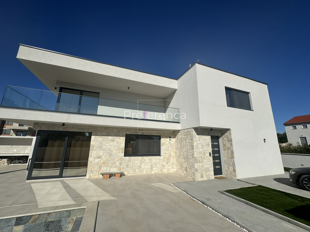 Mandre - luksuzna vila s bazenom