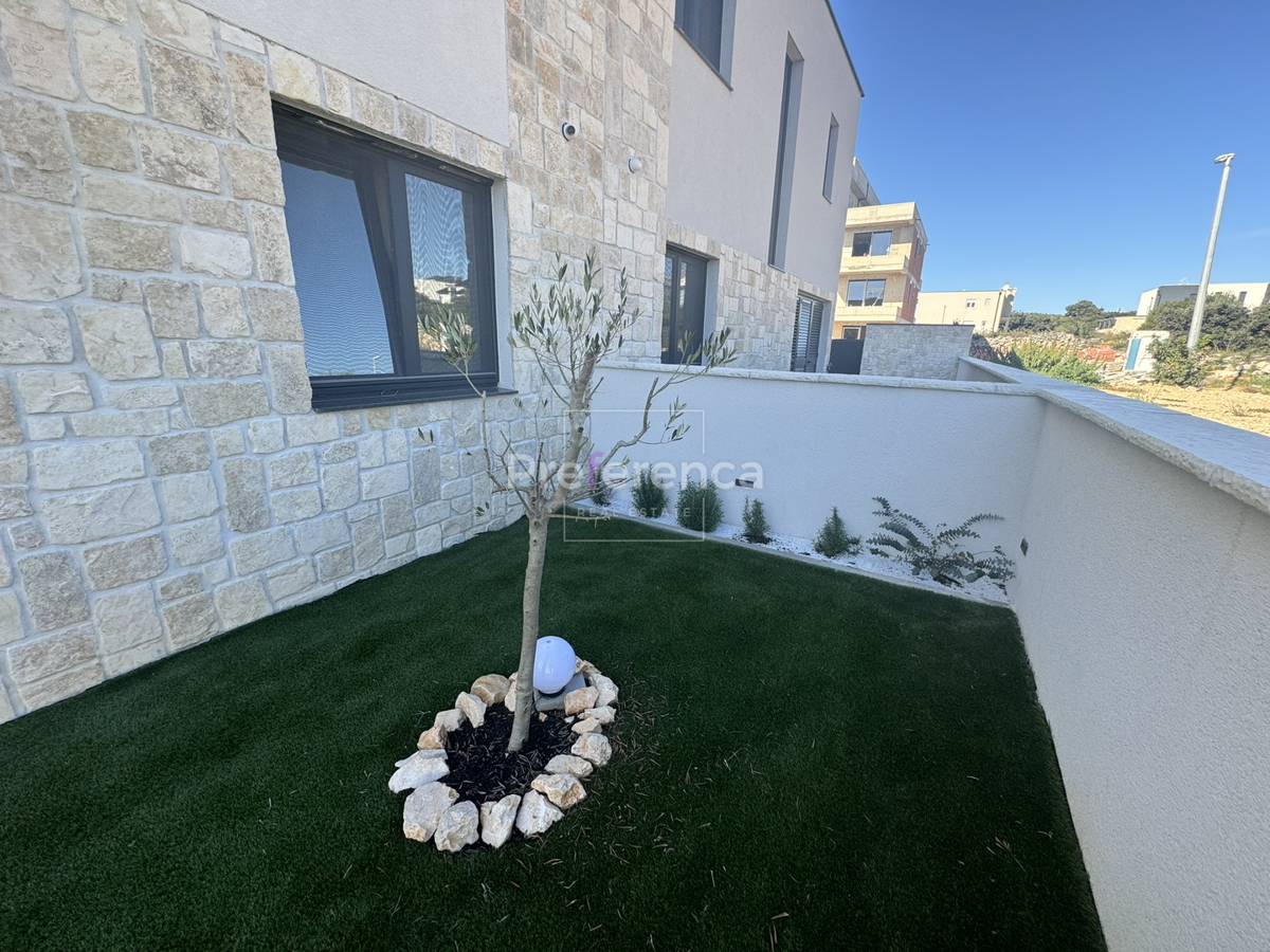 Mandre - luksuzna vila s bazenom