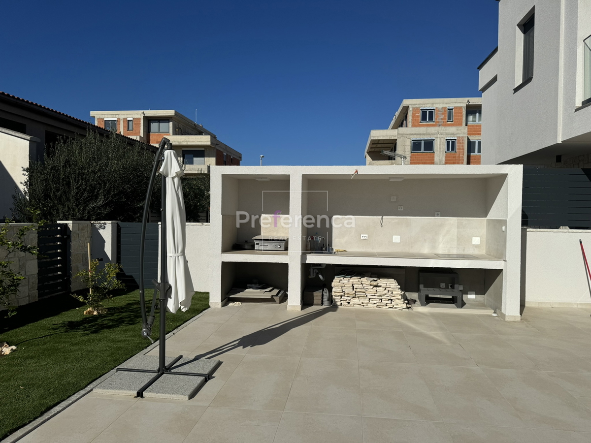 Mandre - luksuzna vila s bazenom