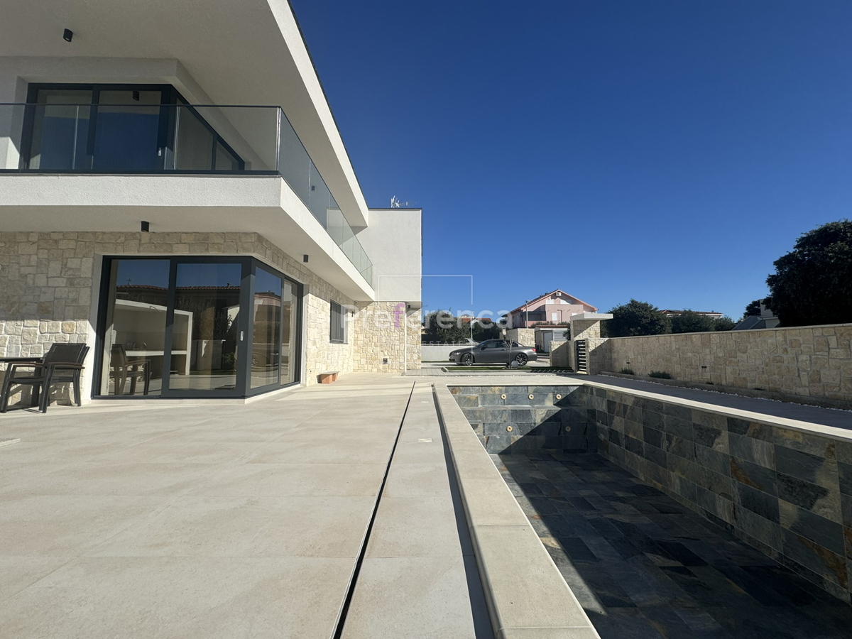 Mandre - luksuzna vila s bazenom