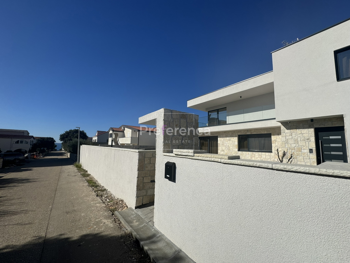 Mandre - luksuzna vila s bazenom