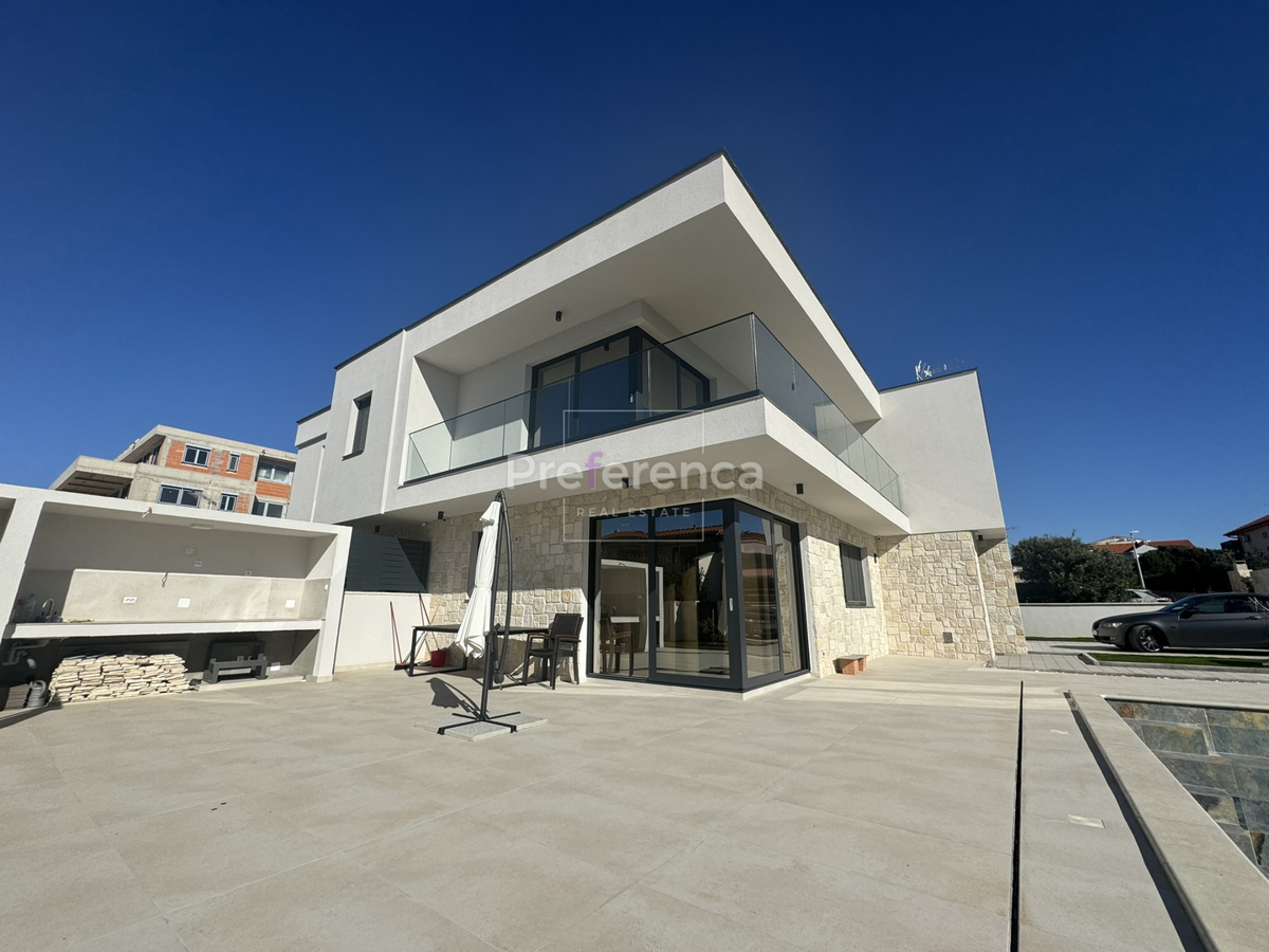 Mandre - luksuzna vila s bazenom