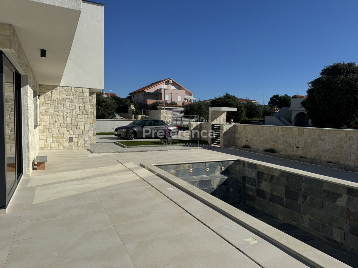 Mandre - luksuzna vila s bazenom