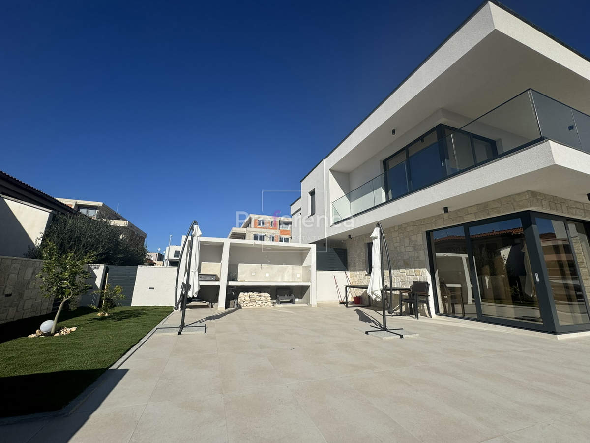 Mandre - luksuzna vila s bazenom
