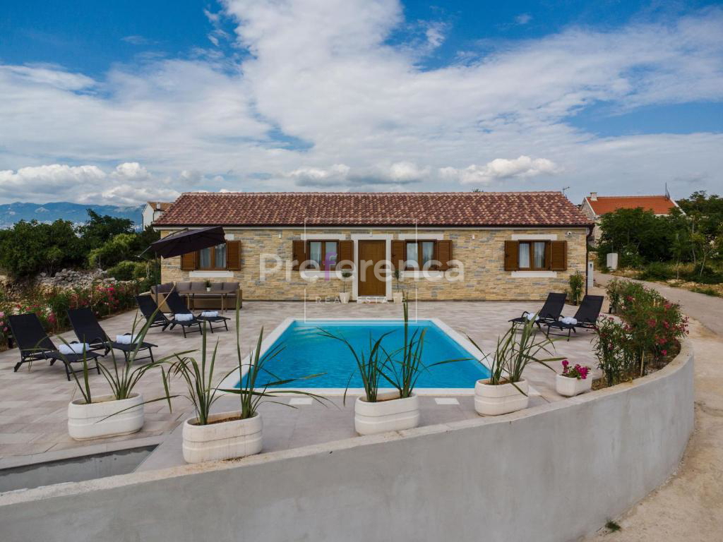 Dabovi stani, Novalja - vila s bazenom + zemljišče s projektom