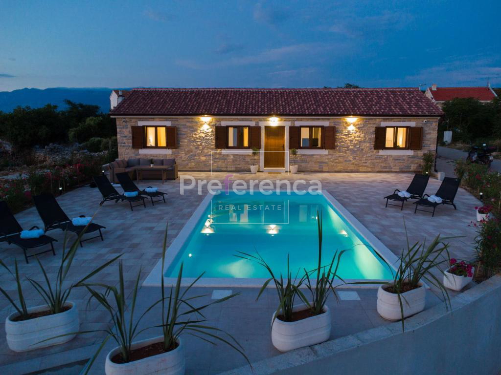 Dabovi stani, Novalja - vila s bazenom + zemljišče s projektom