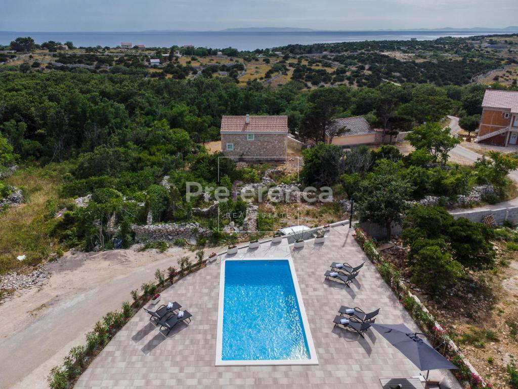 Dabovi stani, Novalja - vila s bazenom + zemljišče s projektom