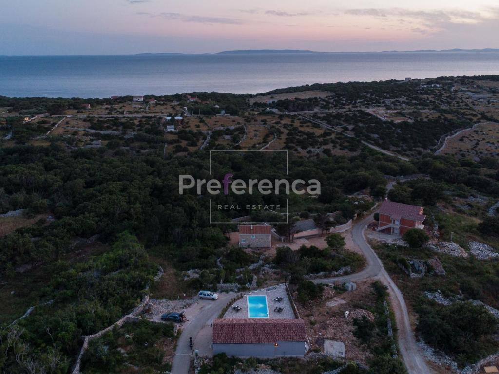 Dabovi stani, Novalja - vila s bazenom + zemljišče s projektom