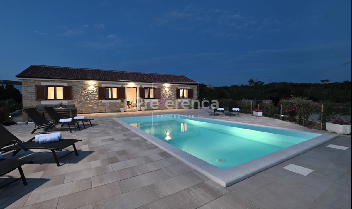 Dabovi stani, Novalja - vila s bazenom + zemljišče s projektom