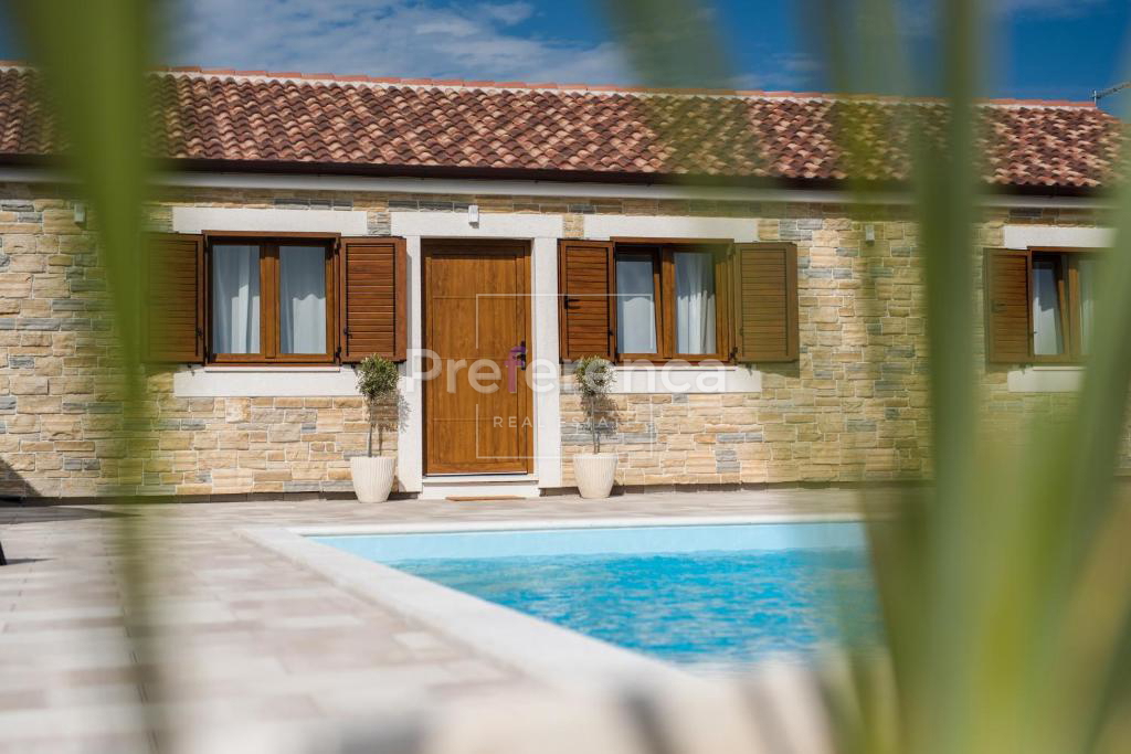 Dabovi stani, Novalja - vila s bazenom + zemljišče s projektom