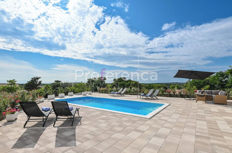 Dabovi stani, Novalja - vila s bazenom + zemljišče s projektom