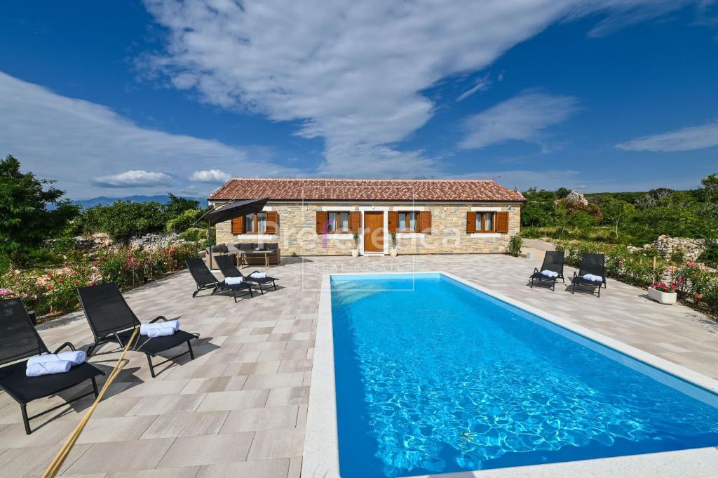 Dabovi stani, Novalja - vila s bazenom + zemljišče s projektom