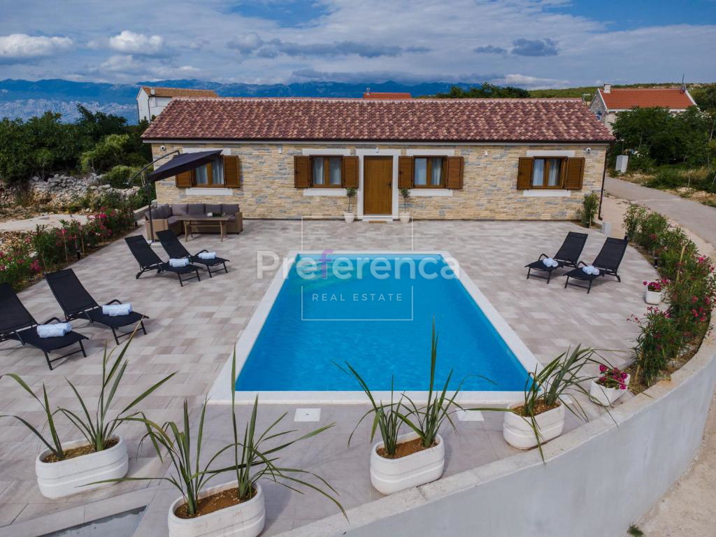 Dabovi stani, Novalja - vila s bazenom + zemljišče s projektom