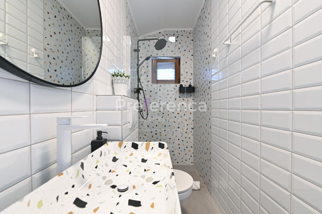 Dabovi stani, Novalja - vila s bazenom + zemljišče s projektom