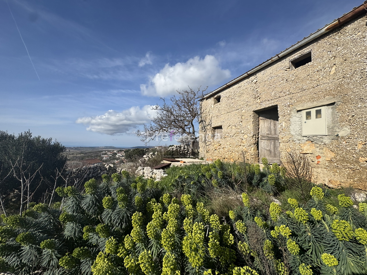 Kolan - gradbeno zemljišče z dovoljenjem