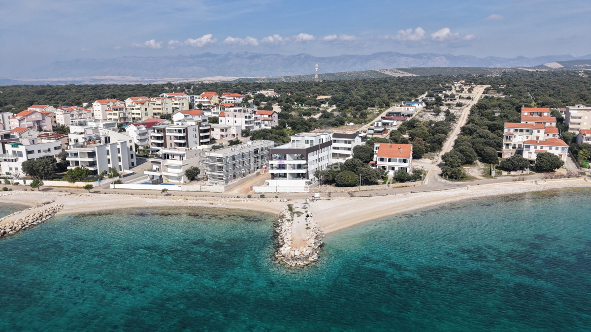 Mandre - dvonadstropno stanovanje z vrtom - PRVA VRSTA