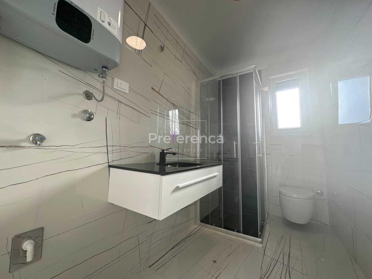 Novalja - dvosobni apartma z vrtom