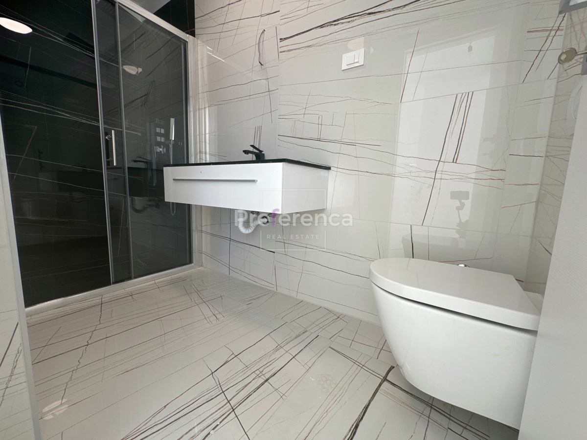 Novalja - dvosobni apartma z vrtom