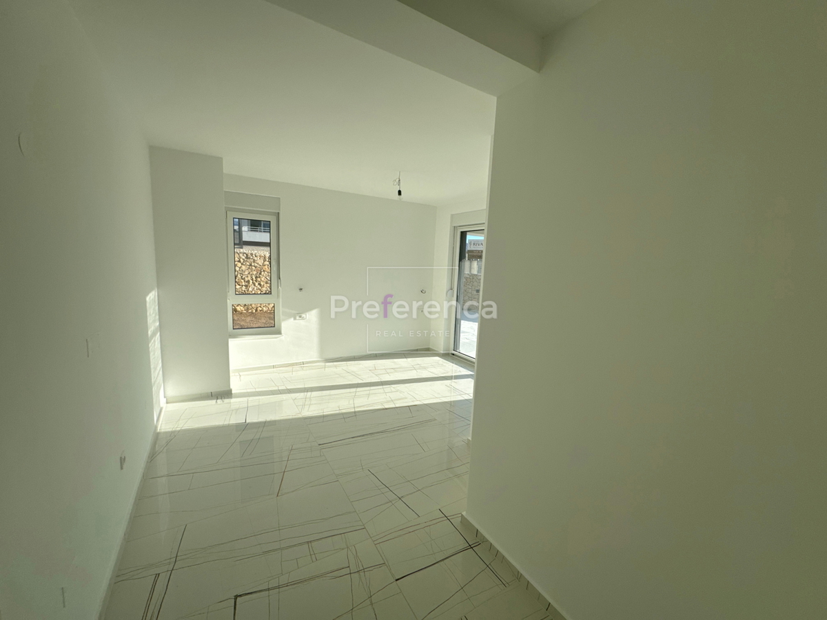 Novalja - dvosobni apartma z vrtom