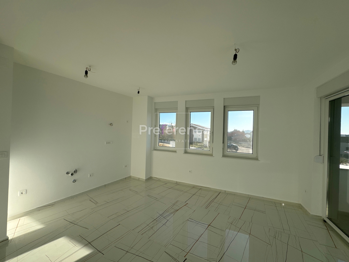 Novalja - dvosobni apartma z vrtom