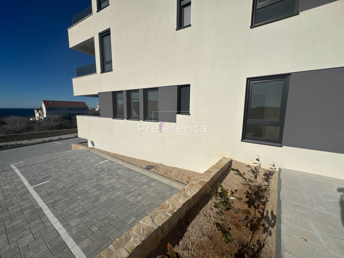 Novalja - dvosobni apartma z vrtom