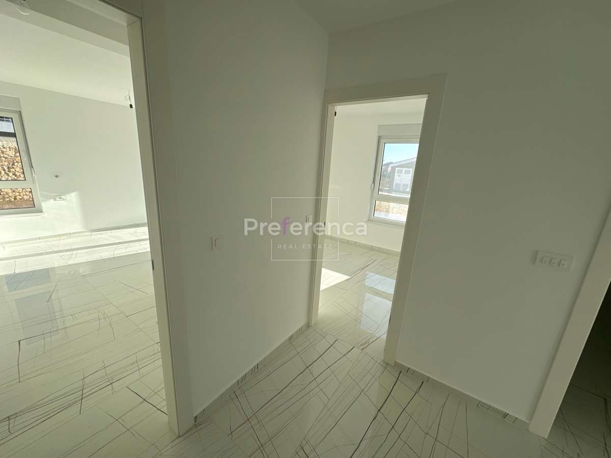 Novalja - dvosobni apartma z vrtom