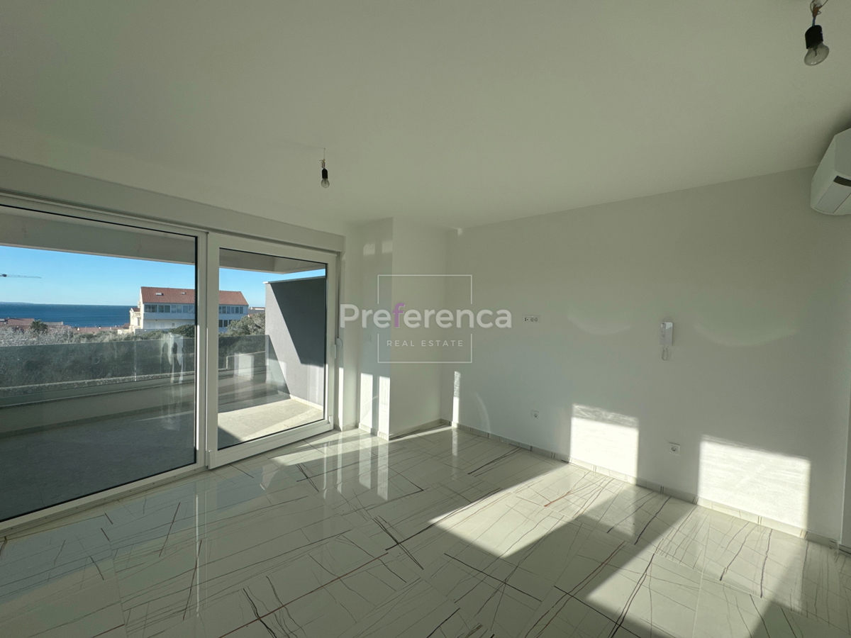 Novalja - dvosobni apartma z vrtom